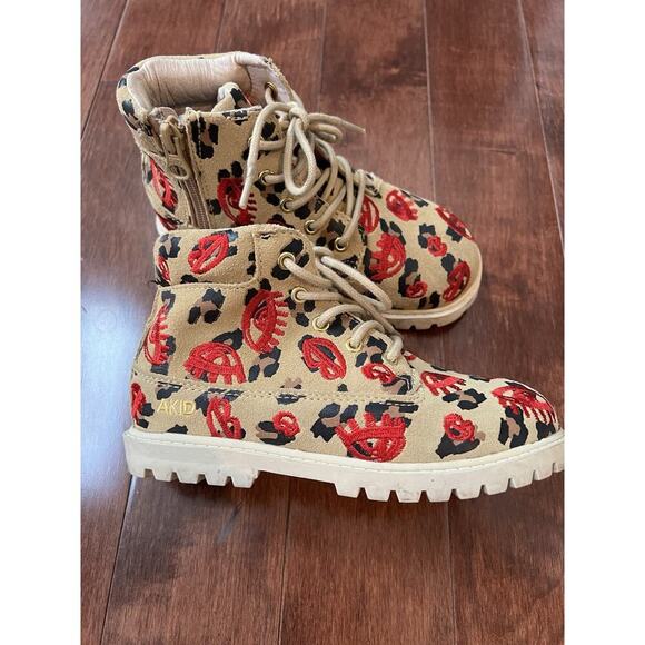 AKID Leather Embroidered Eye & Lips Boots Size US 12 Tan Red Mint Condition - Picture 9 of 9